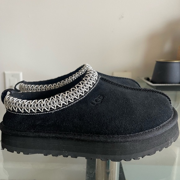 Kids Ugg Slippers - Picture 4 of 6